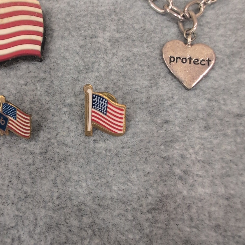 Patriotic Lot: American Flag Keychain Bracelet Pins Lot 4th of July Memorial Day - Picture 5 of 6